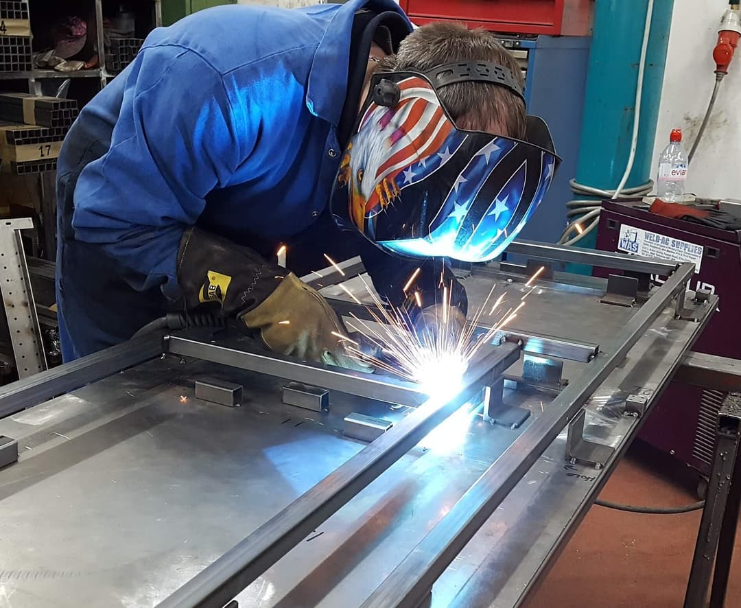 Laser cutting facility